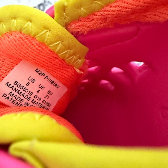 Stride Rite made to play Pink and Neon Yellow Kids sneakers - Picture 12 of 13